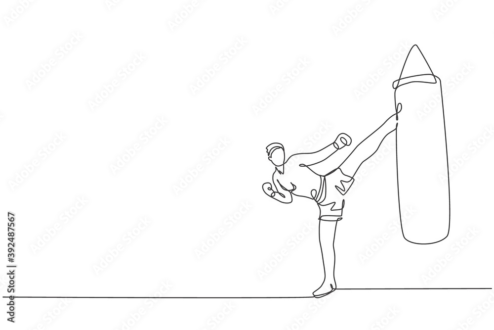 Obraz premium Single continuous line drawing of young sportive man kickboxer exercise kicking punch bag in sport hall. Fight competition kickboxing sport concept. Trendy one line draw design vector illustration