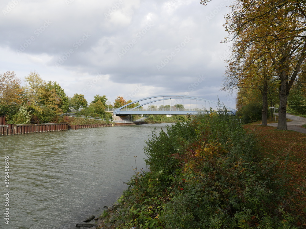 Obraz premium Kanal in Hamm mit Ruderboot