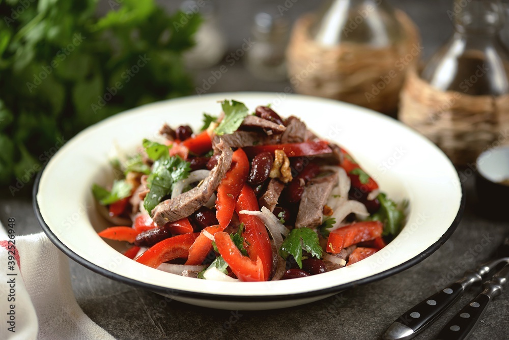 Salad with beef, bell peppers, onions, red beans, walnuts, cilantro, olive oil and wine vinegar. Salad with beef, bell peppers, onions, red beans, walnuts, cilantro, olive oil and wine vinegar.