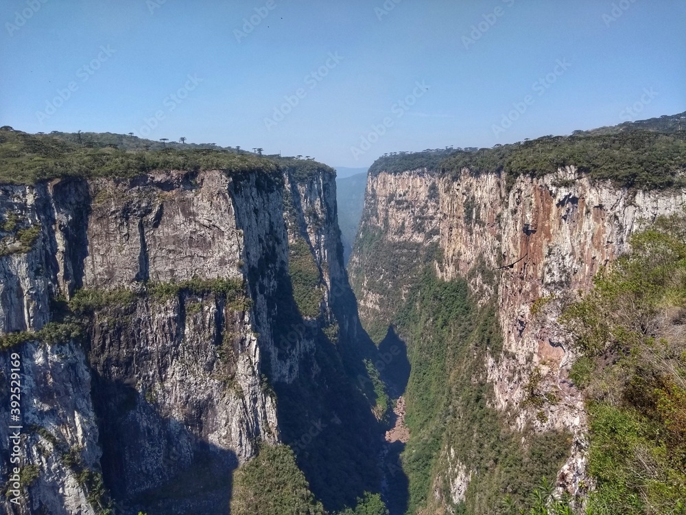 Cânion Itaimbezinho - Parque Nacional de Aparados da Serra - Canyons
Aparados da Serra National Park is in south Brazil. It’s known for the Fortaleza and Itaimbezinho Canyon