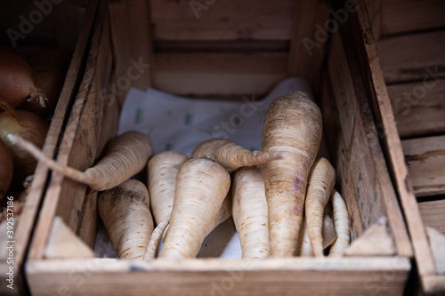 Raw parsley in a wooden case