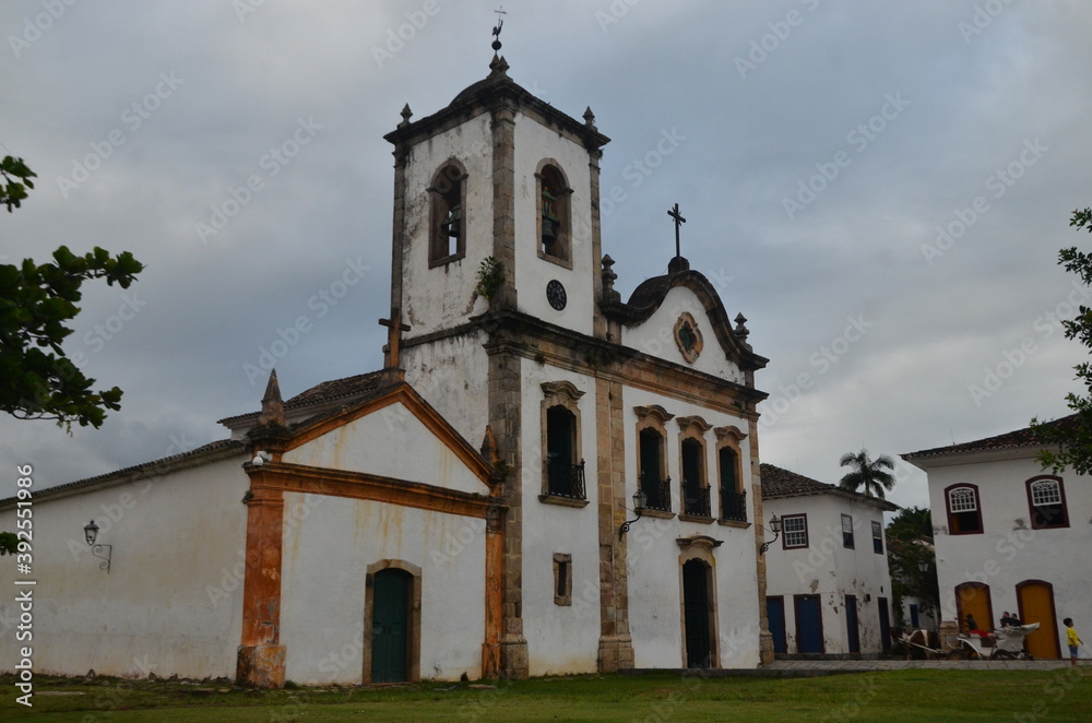 Fascinante Igreja de Santa Rita, ponto turístico de Paraty