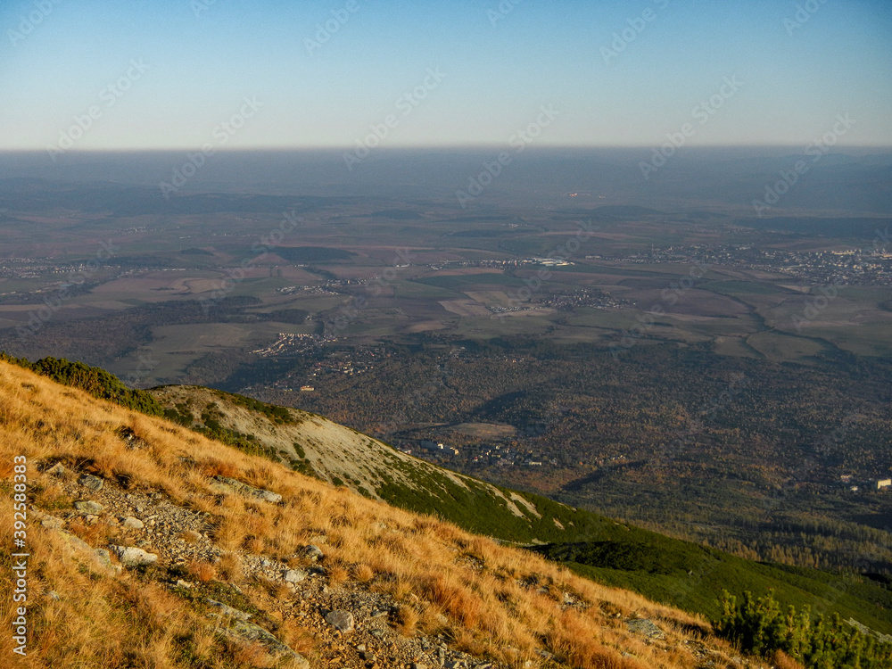 Obraz premium View of the autumn mountain pastures