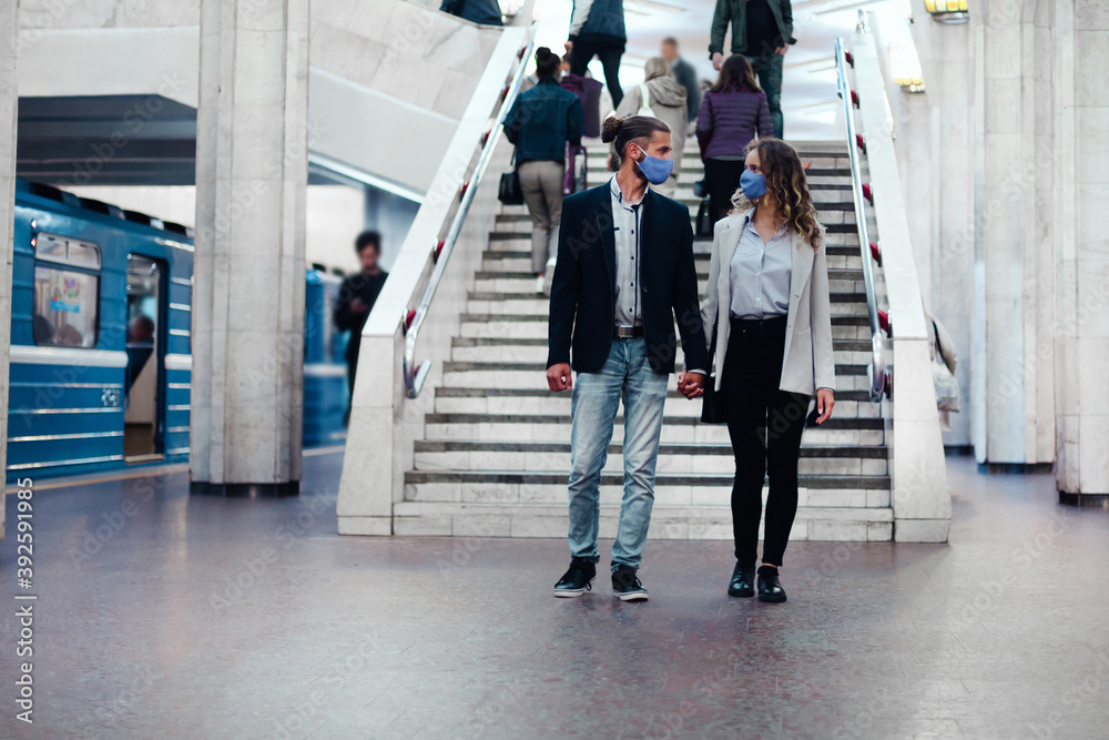 Fototapeta premium couple in love walking along the subway platform .