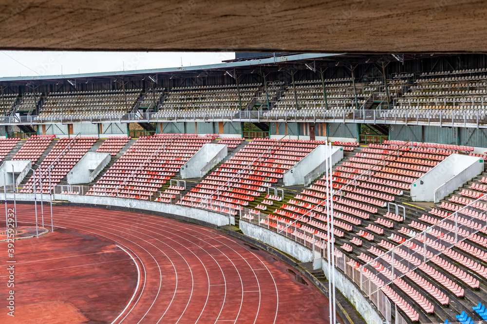 Naklejka premium empty athletic stadium during lockdown due to coronavirus