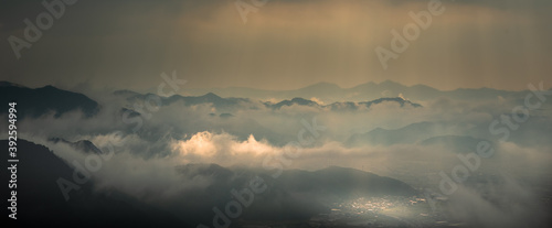 兵庫県・丹波市の雲海と光芒