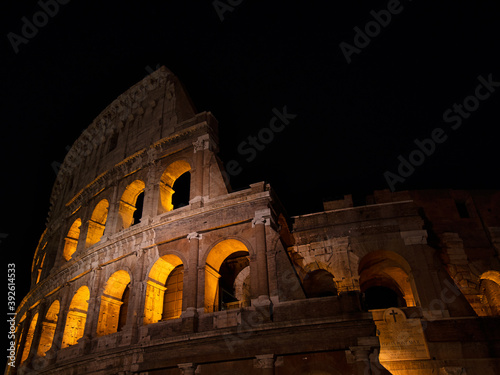 Obraz na płótnie The symbol of Rome at night, the Colosseum w salonie