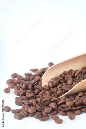 Fototapeta Naklejka Na Ścianę i Meble -  top view of fresh coffee beans on white background with copy space.