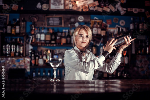 Pretty girl tapster surprises with its skill bar visitors at the night club
