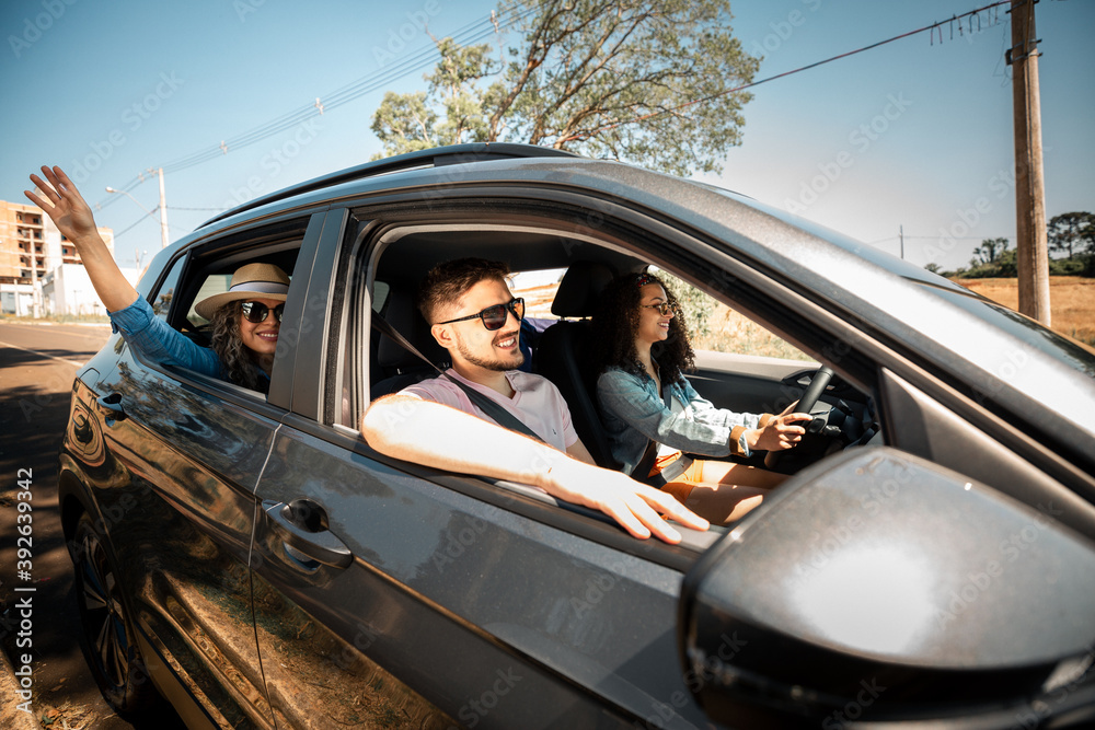 Passeio de carro com os amigos Passeio de carro com os amigos