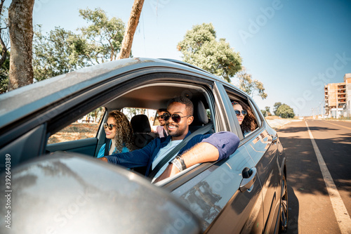 Passeio de carro com os amigos