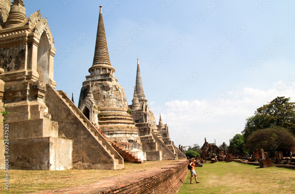 Fototapeta premium UNESCO world heritage. Ancient archaeological site at Ayutthaya Historical Park, Archaeological sites of Thailand in Ayutthaya, ancient and beautiful. Ayutthaya Province, Thailand.