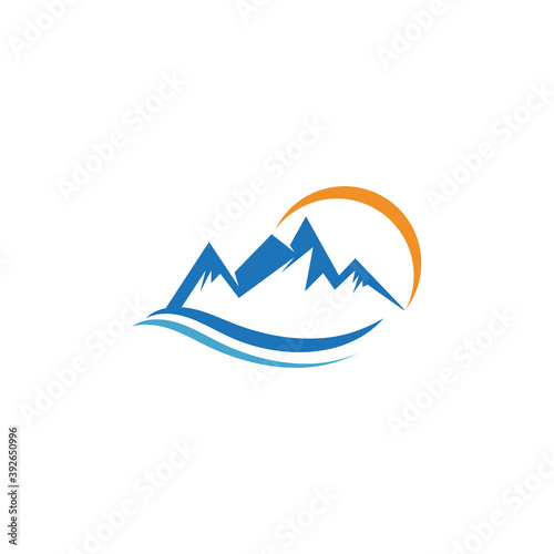 Mountain icon Logo Template Vector illustration design