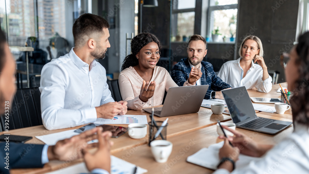 © Prostock-studio - African Businesswoman Talking With Coworkers On Business Meeting In Office