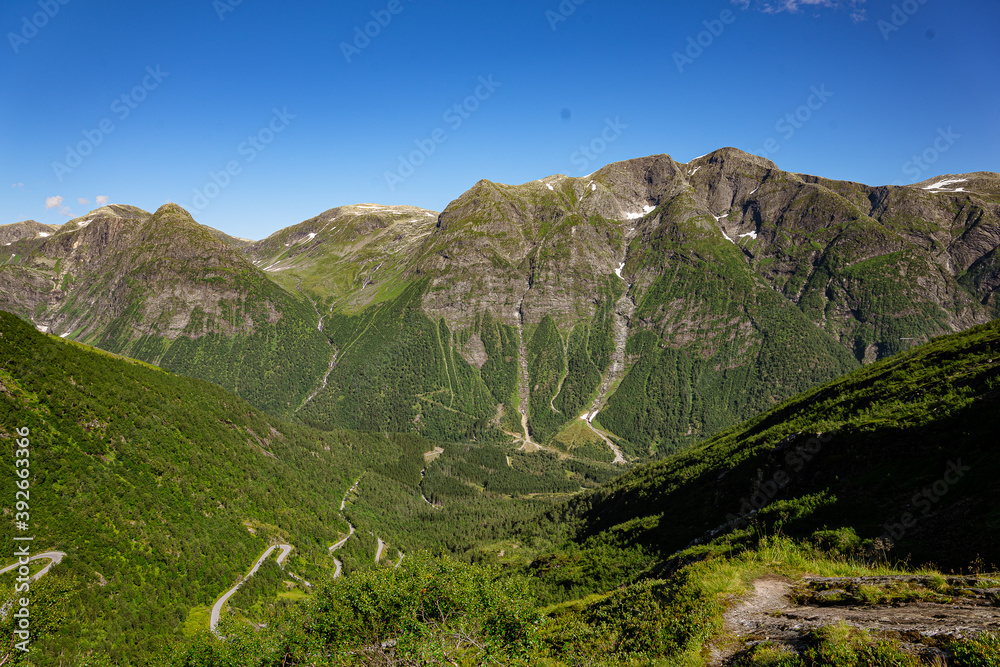 Naklejka premium Gaularfjelletveien with view over the valley
