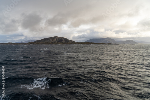 Wyspa Baroya w gminie Narvik nad Ofotfjordem w Nordland w Norwegii 