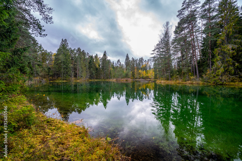 Fototapeta Naklejka Na Ścianę i Meble -  Beautiful blue lake in woods. autumn landscape.