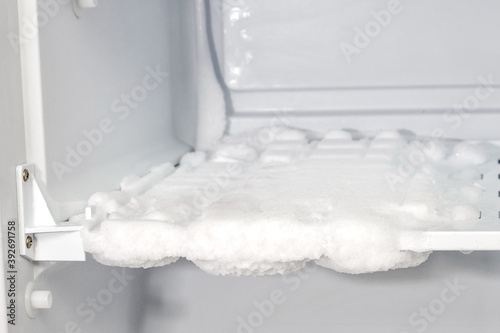 Ice in the freezer, freezer in the refrigerator, ice, equipment malfunction