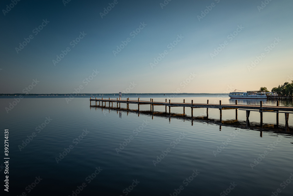 Obraz premium Bootssteg am Steinhuder Meer