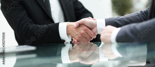 close up. business people shaking hands tightly © ASDF