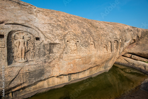 complesso roccioso dove vivevano monaci Tamil Jain photo