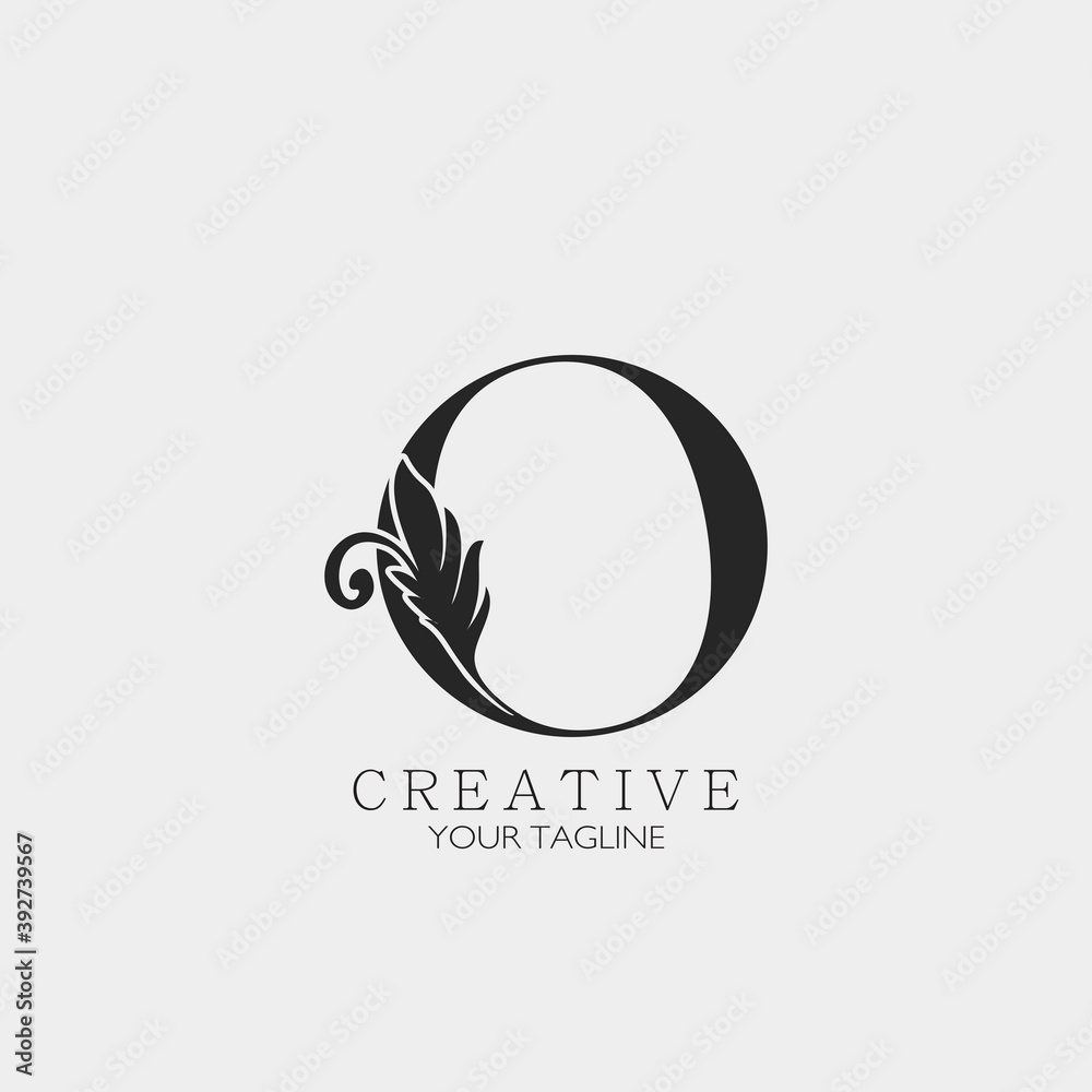 Obraz premium O Letter Minimalist Initial Nature Tropical Leaf logo Icon, monogram vector design concept nature vintage luxury.