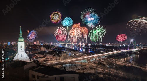 Obraz na płótnie New Year Celebration. Fireworks on Danube River in Bratislava, Slovakia. w salonie