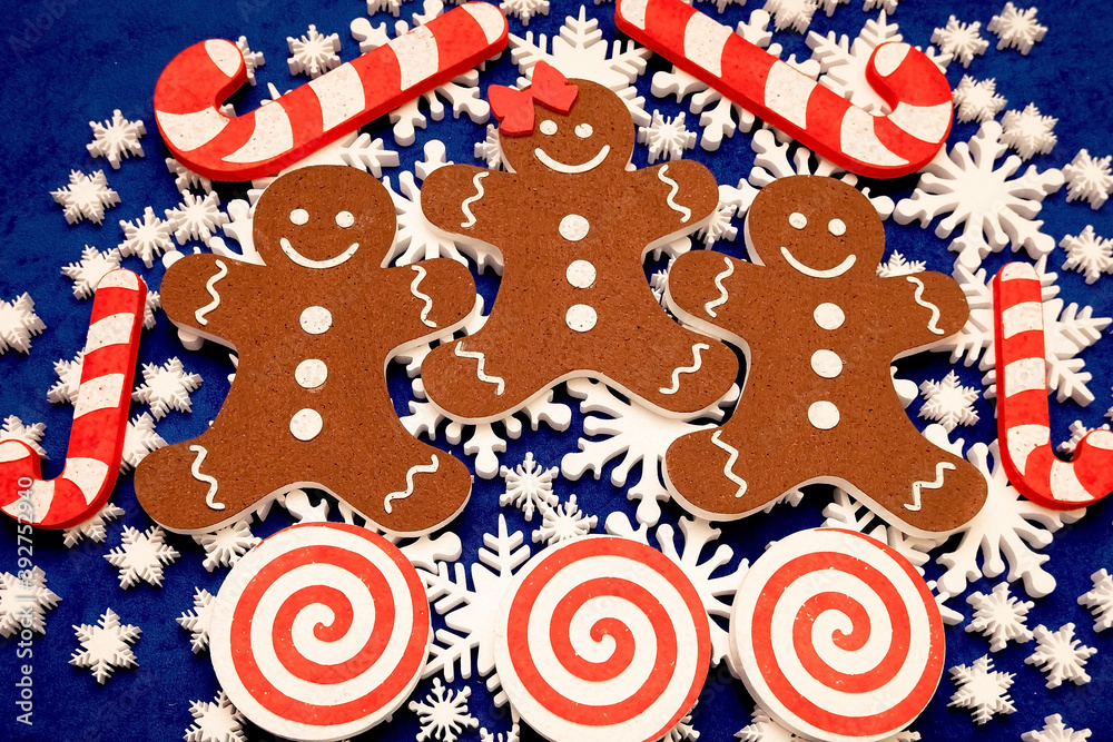 Obraz premium a lot of white foam snowflakes, candy lollipop, gingerbread people Christmas decor for home, office, shop.