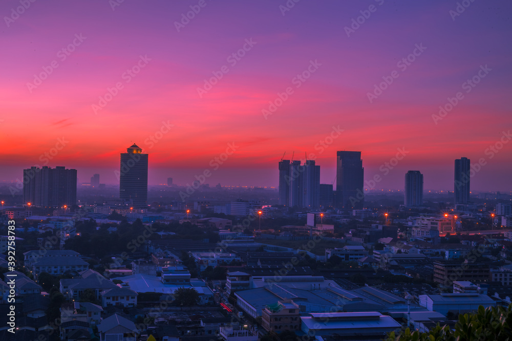 Fototapeta premium Panorama view of panoramic city views, overlooking a wide range of high-rise buildings, blurred breezes, residential distribution (condominiums, offices, expressways)