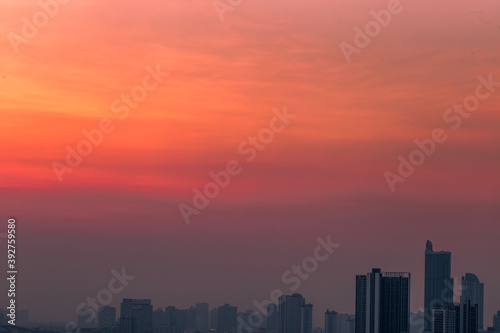 Panorama view of panoramic city views, overlooking a wide range of high-rise buildings, blurred breezes, residential distribution (condominiums, offices, expressways) © bangprik