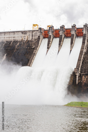 The dam Khun Dan Prakarn Chon is a dam with hydroelectric power plant and irrigation and flood protection in the district.