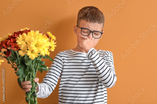 Allergic boy with flowers o...