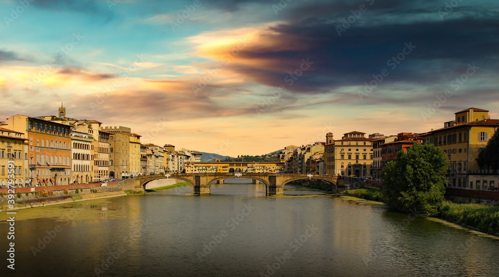 Fototapeta premium Arno river in Firenze on a sunset.