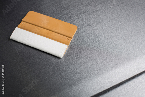 Foto Gold squeegee close up on car mask