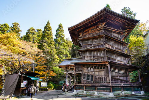 福島県会津若松・紅葉とさざえ堂
