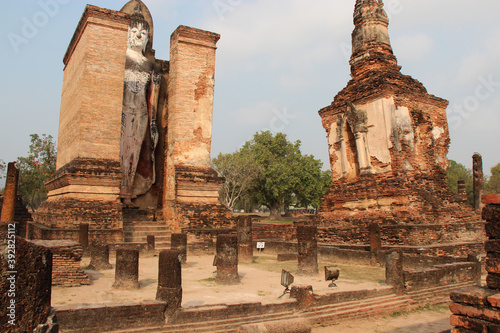 Fotografie, Obraz ruined buddhist temple (wat mahathat) in sukhothai in thailand