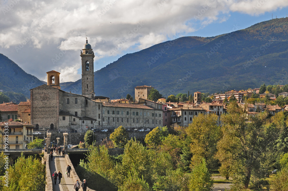 Bobbio dal ponte Gobbo sul fiume Trebbia - Piacenza	