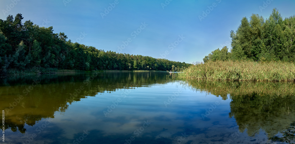 Der Gamensee am 66-Seen-Wanderweg bei Krummenpfahl liegt am nördlichen Ende des Gamengrunds - Parorama aus 8 Einzelbildern