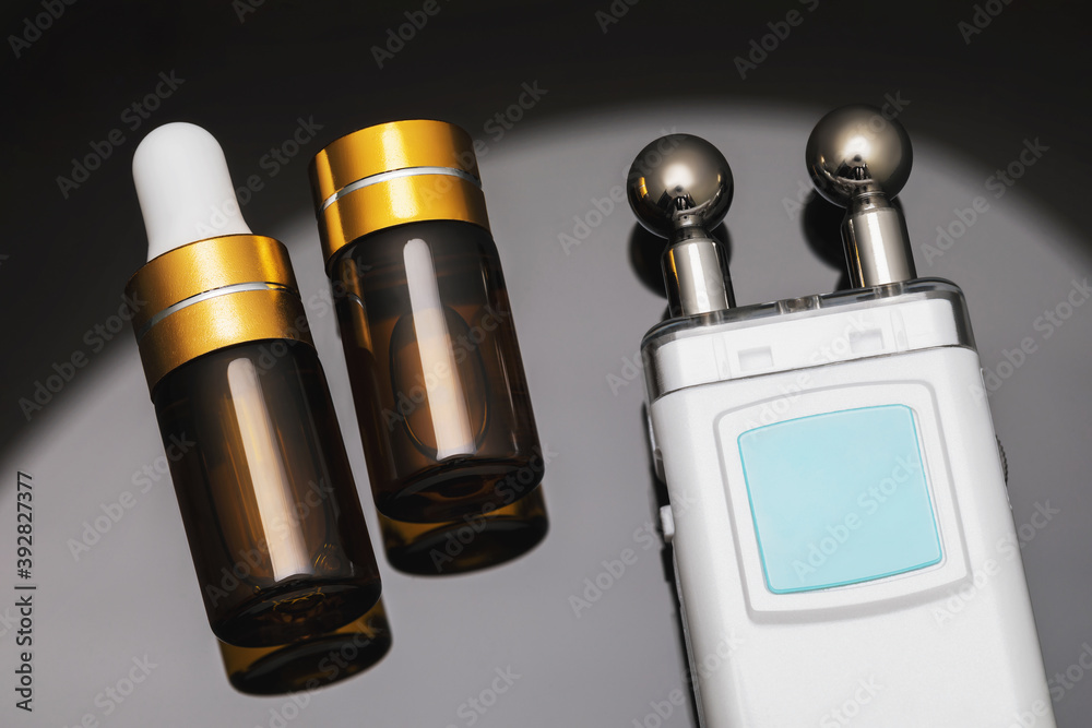 Gel and device for microcurrent stimulation of facial muscles on a