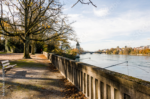 Rheinfelden, Rhein, Rheinufer, Stadtpark, Stadt, Altstadt, alte Rheinbrücke, Stadtkirche, St. Martin, Messerturm, Uferweg, Rheinweg, Rheinschifffahrt, Herbst, Aargau, Schweiz photo