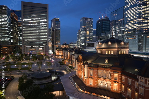 東京駅の夜景 © scotty