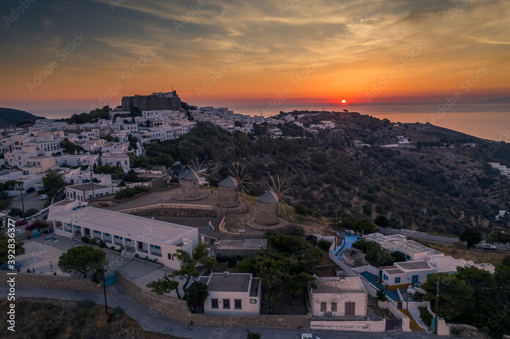Obraz premium Sunset moment in Parmos island Greece