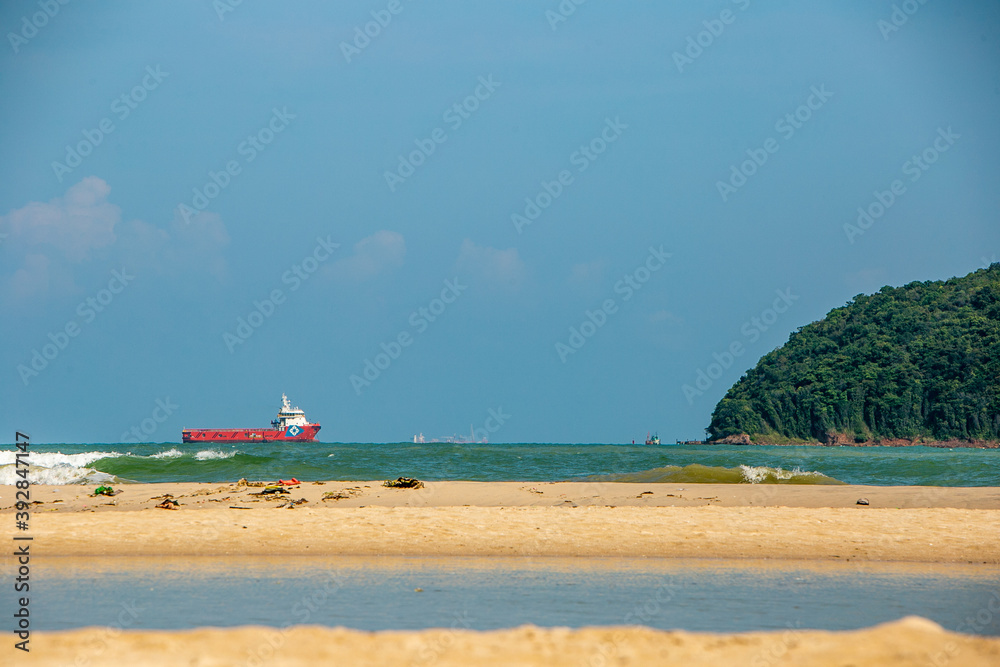 Naklejka premium boat on the beach