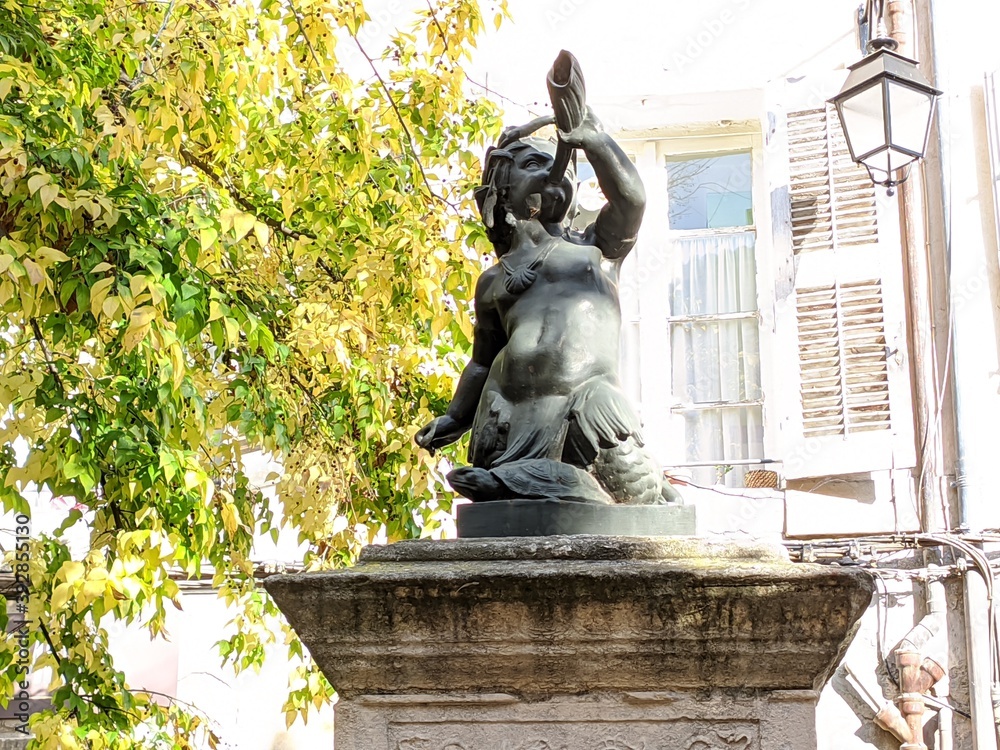 Obraz premium Fontaine Amado sur la place des Cardeurs à Aix en Provence