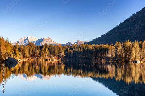  Herbsttag am Hintersee , ein Gemeindeteil der Gemeinde Ramsau bei Berchtesgaden.