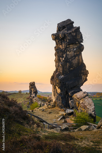 Die Mittelsteine der Teufelsmauer bei Sonnenuntergang, Thale Harz Nationalpark, Deutschland