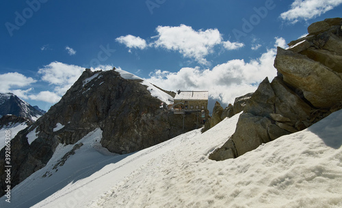 Cabanne des Vignettes des Schweizer Alpenvereins im sommer auf der Haute Route photo