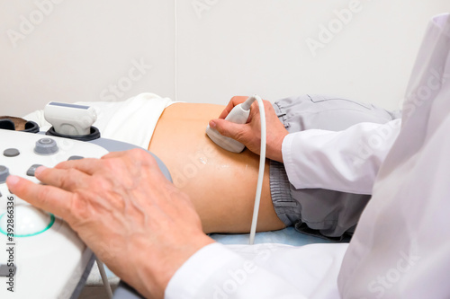 Examination of the kidneys with an ultrasound scanner