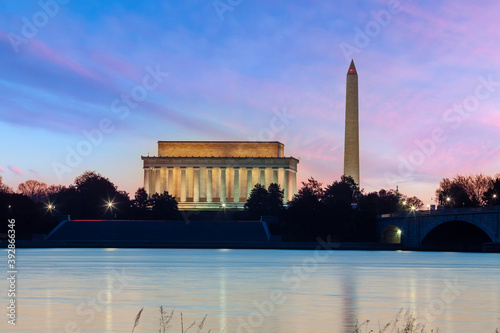 Принти на полотні Washington Monument and Lincoln Memorial at sunset in Washington, D