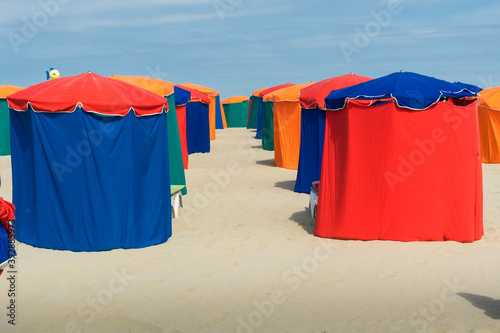 Sonnenzelte in Deauville © Eberhard